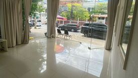 Commercial for rent in Khlong Tan Nuea, Bangkok near BTS Phrom Phong