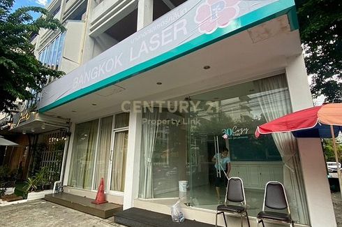 Commercial for rent in Khlong Tan Nuea, Bangkok near BTS Phrom Phong