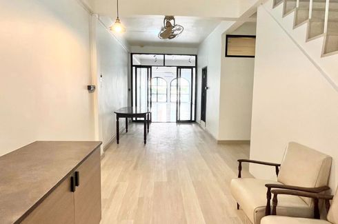 2 Bedroom Townhouse for rent in Khlong Tan Nuea, Bangkok