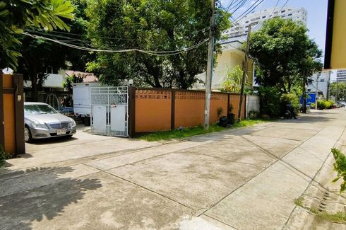 5 Bedroom House for sale in Khlong Tan Nuea, Bangkok