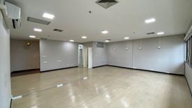 Office for rent in Sorachai Building Sukhumvit, Khlong Tan Nuea, Bangkok near BTS Ekkamai