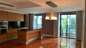 Evanston Thonglor 25