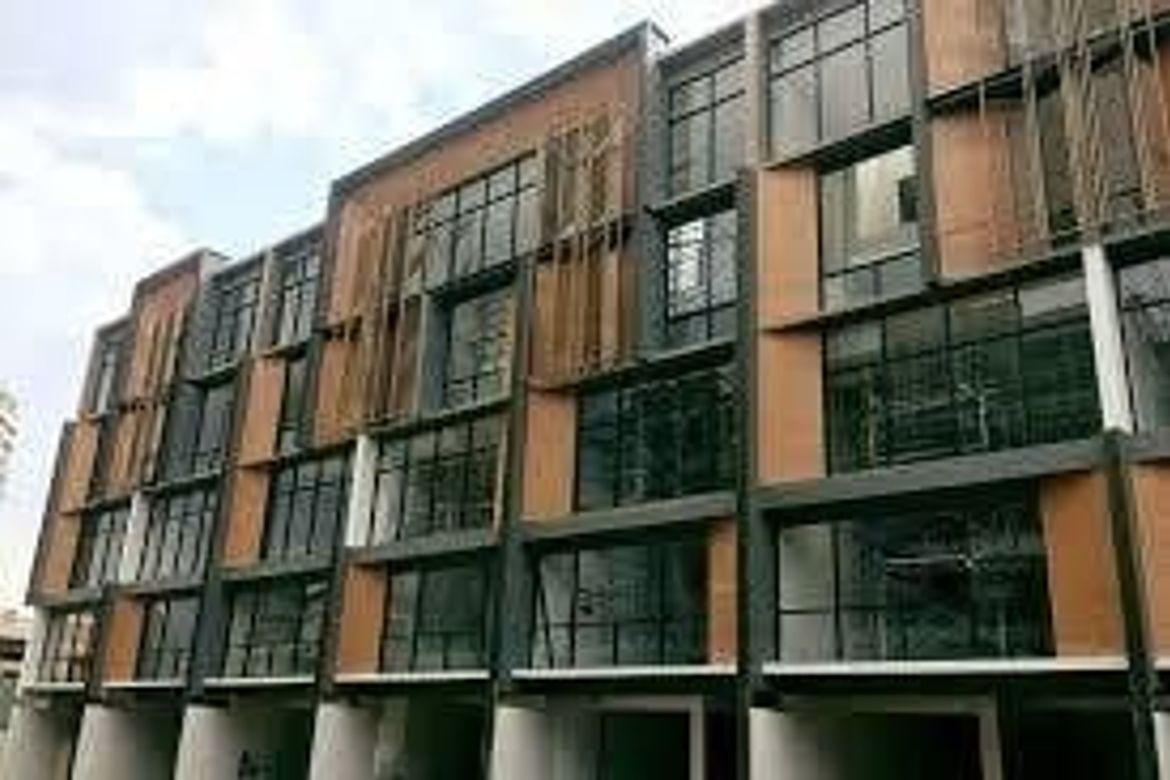 For rent The pride 4.5 storeys