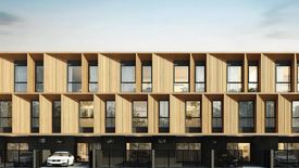 Plume Watcharaphol - Ekkamai