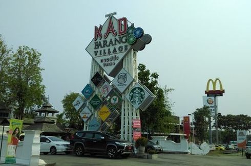 Kad Farang Village