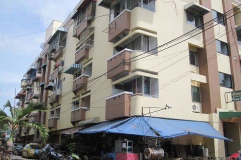 Uea Pracha Condo Town Building 11